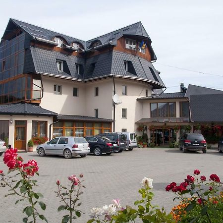 Hotel Cosmos Moldvahosszúmező Kültér fotó
