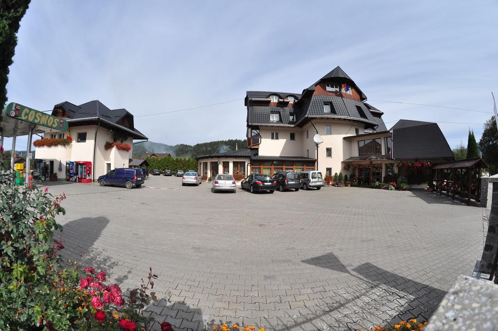 Hotel Cosmos Moldvahosszúmező Kültér fotó