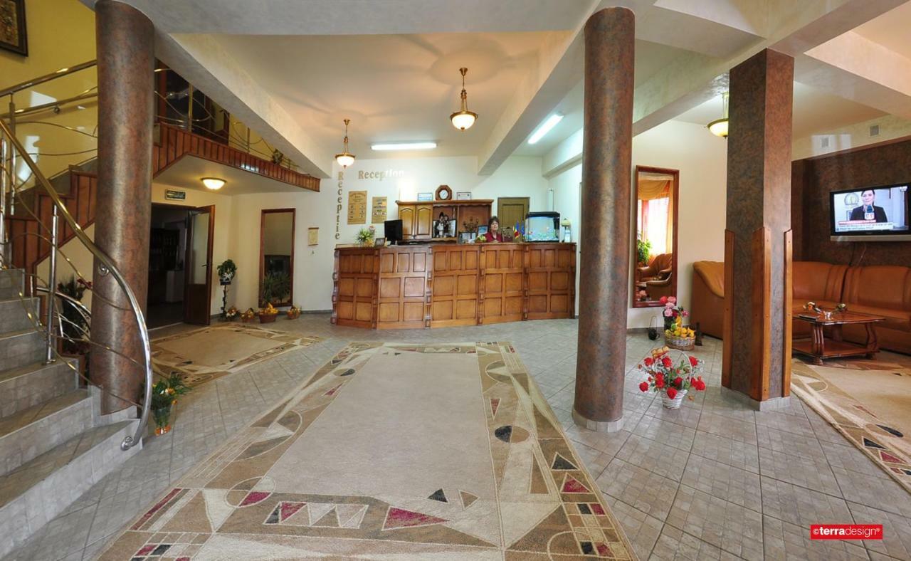 Hotel Cosmos Moldvahosszúmező Kültér fotó