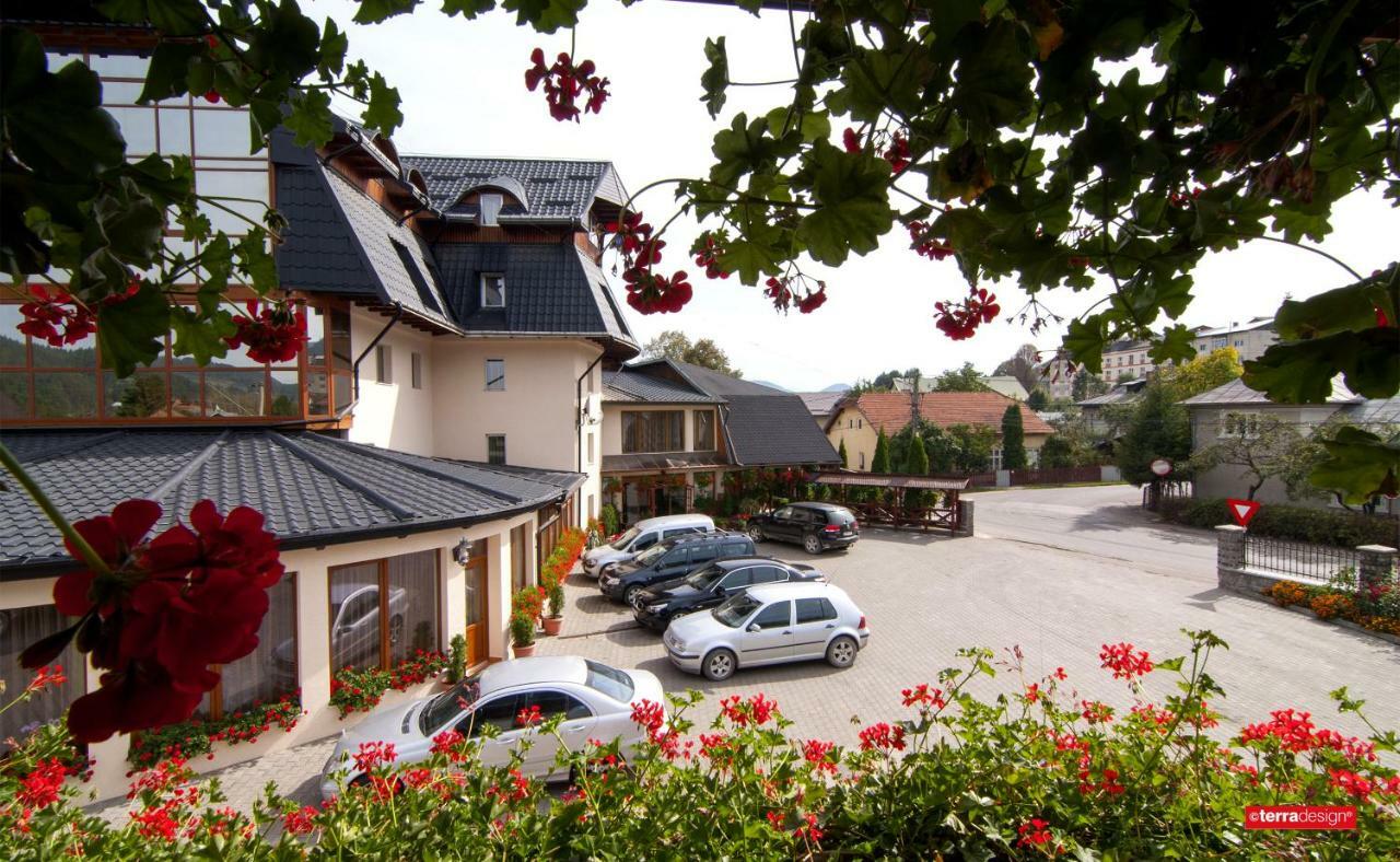 Hotel Cosmos Moldvahosszúmező Kültér fotó