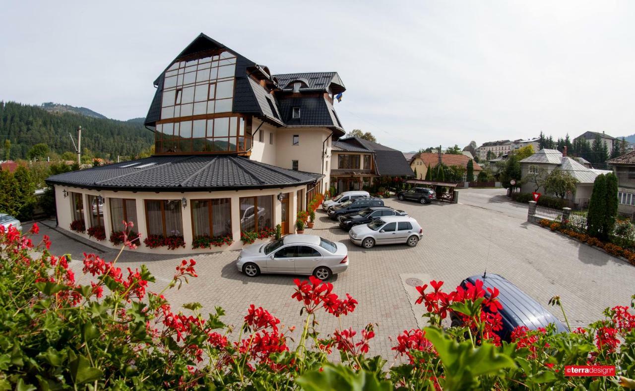 Hotel Cosmos Moldvahosszúmező Kültér fotó