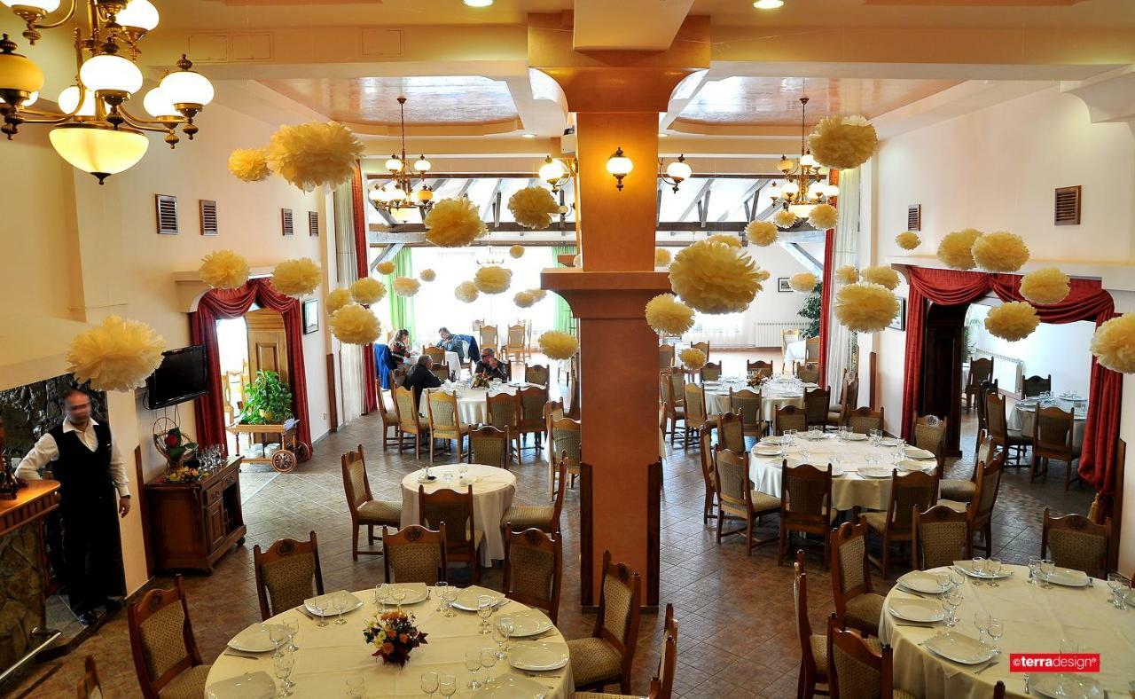 Hotel Cosmos Moldvahosszúmező Kültér fotó