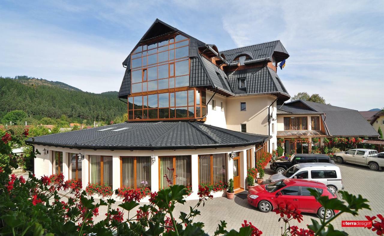 Hotel Cosmos Moldvahosszúmező Kültér fotó