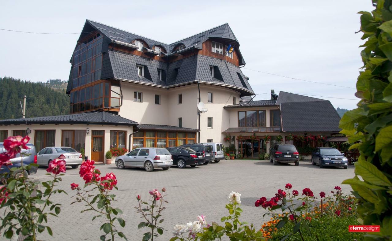 Hotel Cosmos Moldvahosszúmező Kültér fotó