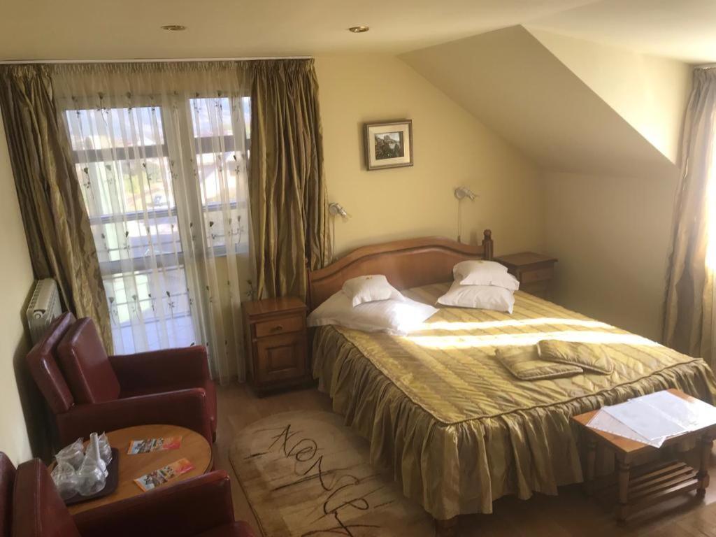Hotel Cosmos Moldvahosszúmező Kültér fotó