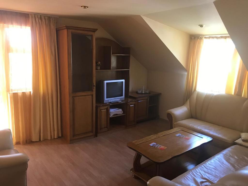 Hotel Cosmos Moldvahosszúmező Kültér fotó